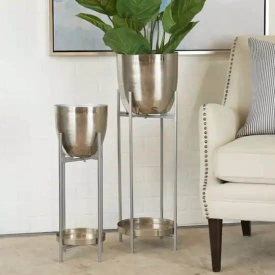 CosmoLiving by Cosmopolitan Silver Metal Planter with Removable Stand Set {10}