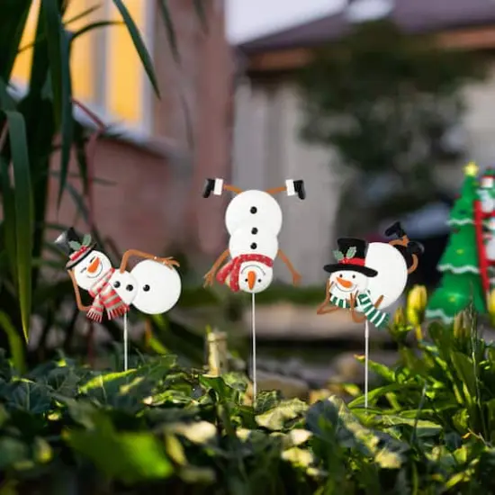 Glitzhome&reg; 2ft. Metal Snowman Yard Stake Set {4}