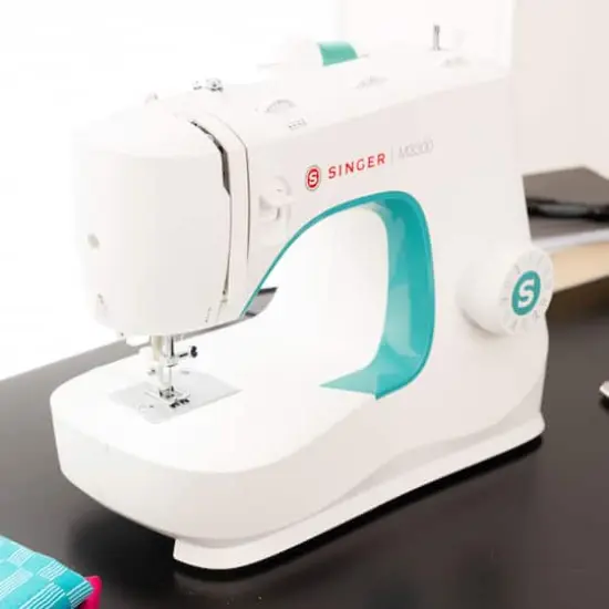 SINGER&reg; M3300 Mechanical Sewing Machine {6}