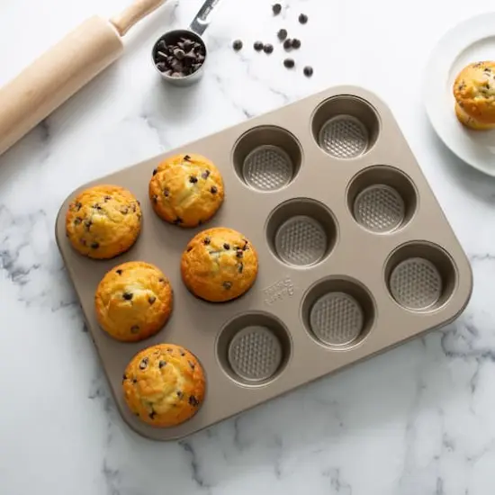 Kitchen Details Pro Series 12-Cup Cupcake Pan {4}