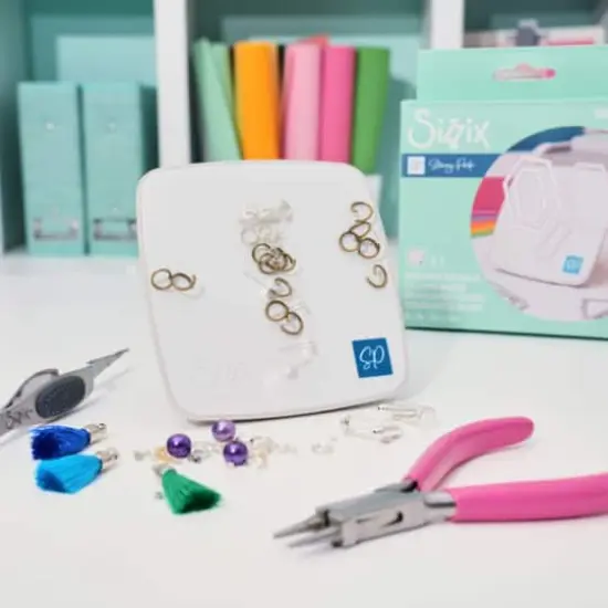 Sizzix&reg; Gotcha Magnetic Craft Stand {7}