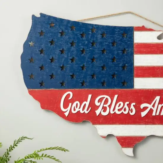 Glitzhome&reg; 32.5" Wooden Patriotic America Map Wall D&eacute;cor {5}