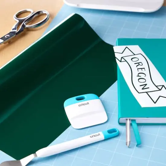 Cricut&reg; 12" x 48" Permanent Vinyl Forest Green {3}