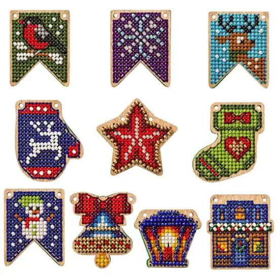 Wonderland Crafts 20 Piece Christmas Wooden Embroidery Blanks {1}