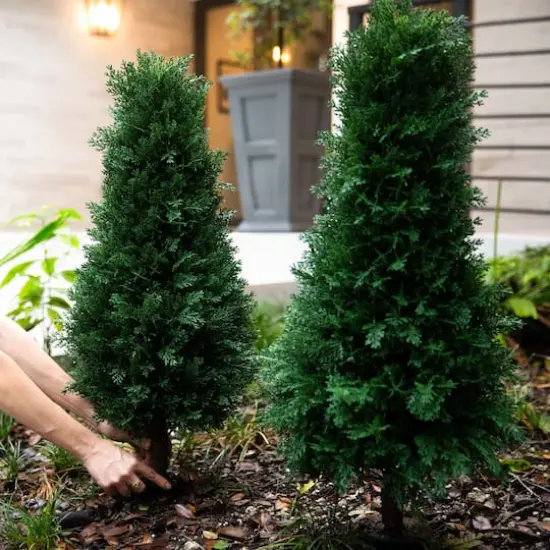 3ft. UV Resistant Cedar Plant Set with Integrated Ground Stake {3}
