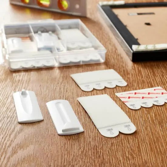 Command&trade; Picture Hanging Kit {3}