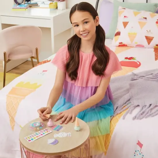 Make It Real&trade; Vanilla Scented DIY Nail Candy Art Kit {3}