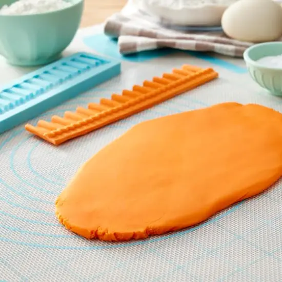 Satin Ice&trade; Vanilla Fondant, 2lb. Orange {4}