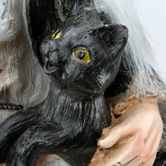 18" Witch Holding Broom Tabletop D&eacute;cor {6}