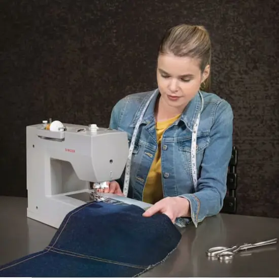 SINGER&reg; HD6700C Heavy Duty Sewing Machine {3}