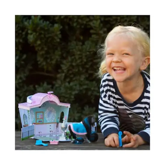 Reeves Breyer Shimmer's Beauty Salon Play Set {3}