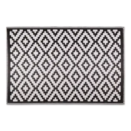 DII&reg; Mesa Diamonds Outdoor Rug, 4ft. x 6ft. Black/White {4}