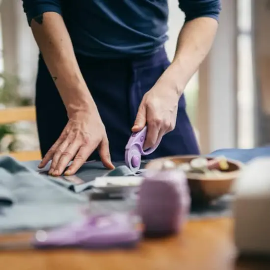 Fiskars&reg; 45mm Ultra Lilac Loop Rotary Cutter {9}