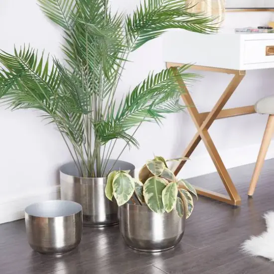CosmoLiving by Cosmopolitan Iron Modern Planter Set Silver {3}