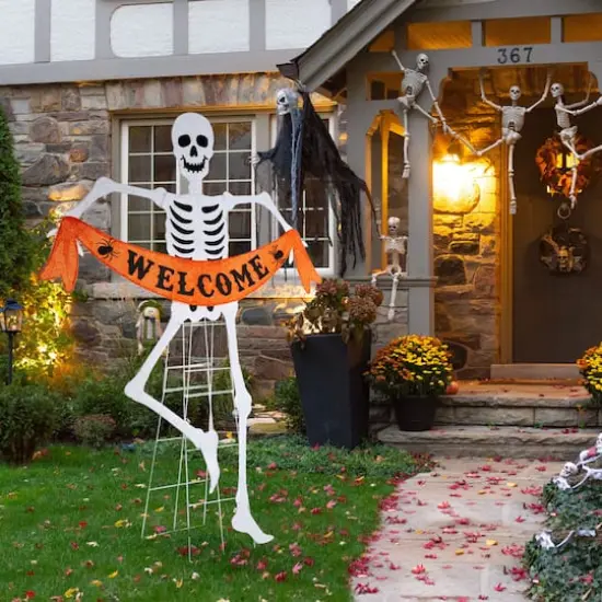 Glitzhome&reg; 86.25"H Lighted Halloween 2.5D Skeleton Outdoor Decor {5}
