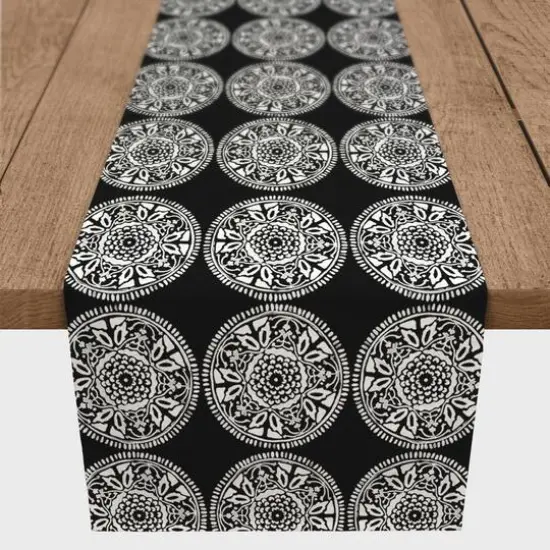 Small Medallions Indoor/Outdoor Table Runner Black {3}