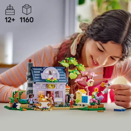LEGO&reg; Friends Beekeepers&rsquo; House and Flower Garden Building Kit 42669 {5}