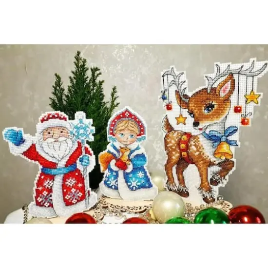 MP Studia Christmas Helper Plastic Canvas Counted Cross Stitch Kit {7}