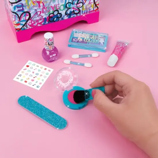 Make It Real&trade; 3C4G Graffiti Cosmetic Wardrobe Kit {3}