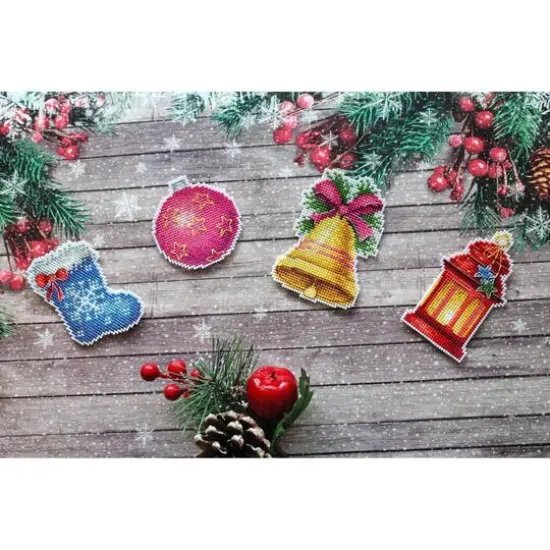 MP Studia Christmas Magnets Plastic Canvas Counted Cross Stitch Kit {5}