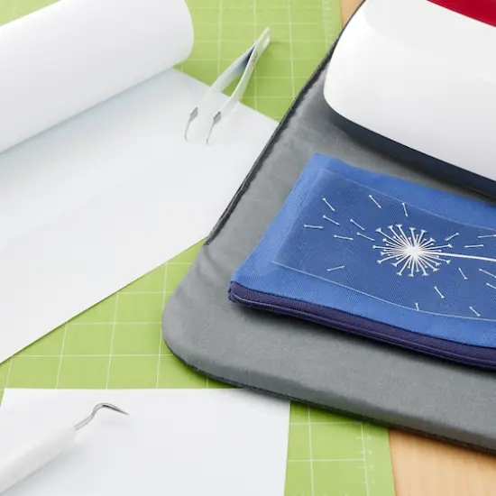 Cricut&reg; Smart Iron-On&trade; Heat-Transfer Vinyl White {3}