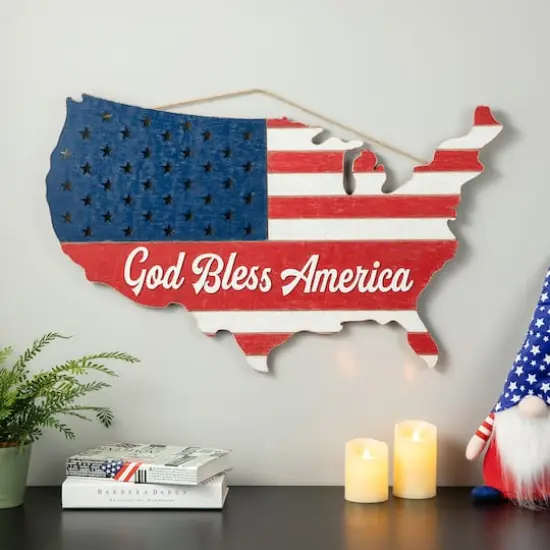 Glitzhome&reg; 32.5" Wooden Patriotic America Map Wall D&eacute;cor {3}