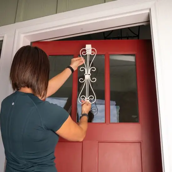 Village Lighting Elegant Adjustable Wreath Hanger {9}