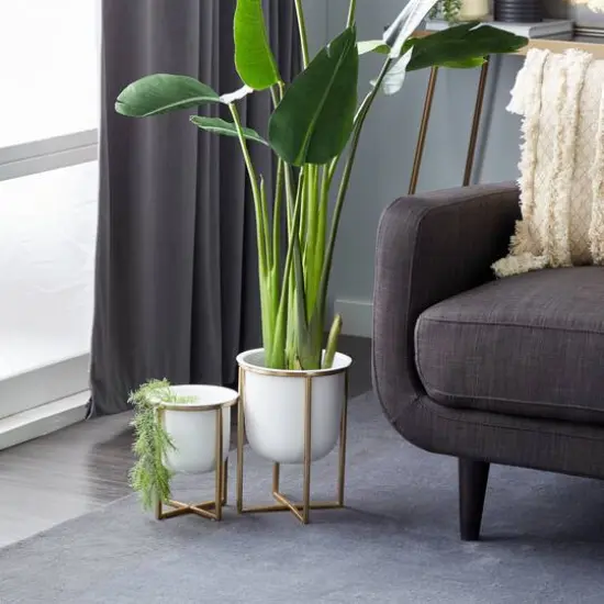 CosmoLiving by Cosmopolitan White Metal Contemporary Planter Set {9}