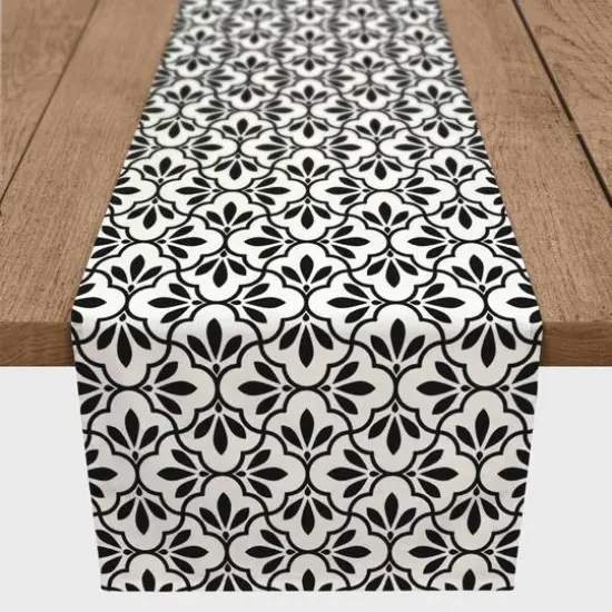 Quatrefoils Indoor/Outdoor Table Runner Black {3}
