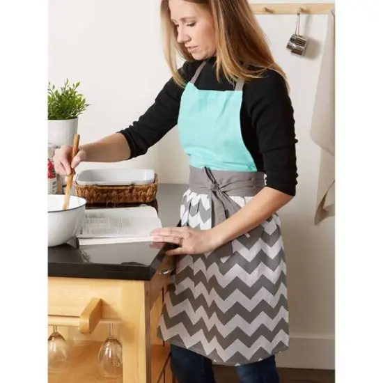 DII&reg; Chevron Skirt Apron {5}