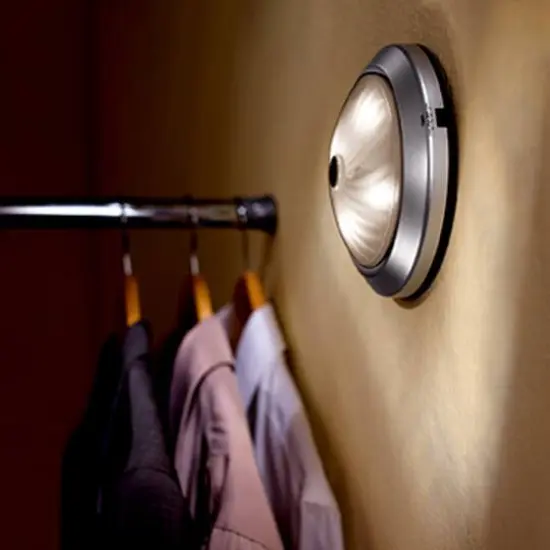 Scotch&reg; Heavy Duty Mounting Tape {9}