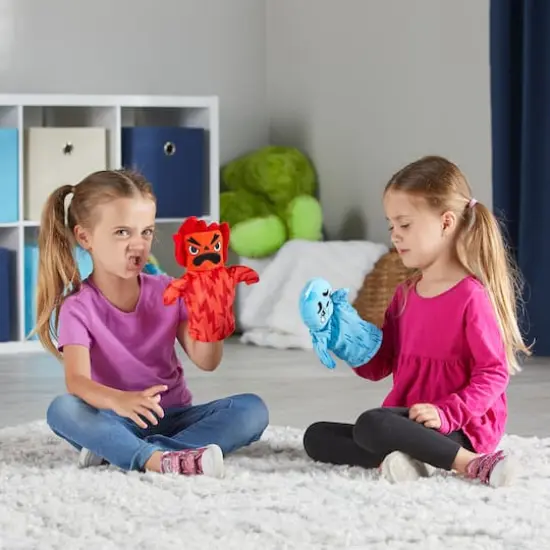 hand2mind Feelings Family&trade; Hand Puppets Set {3}