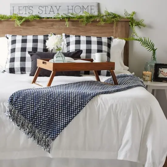 DII&reg; Navy & White Textured Acrylic Throw {5}