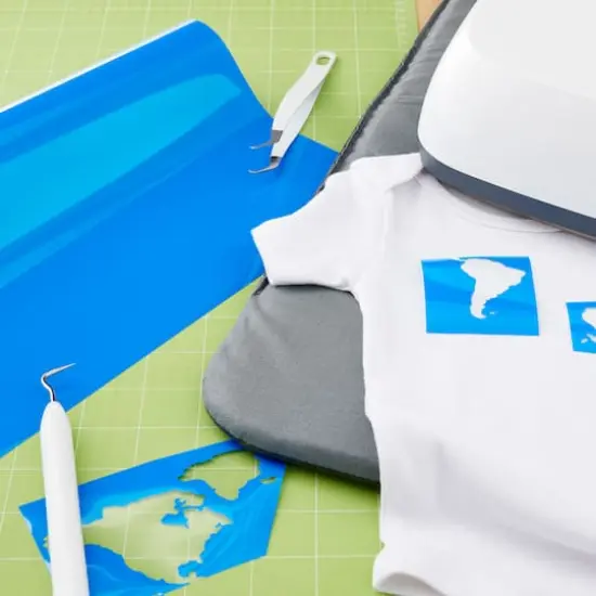 Cricut&reg; 12" x 24" Iron-On Neon Blue {3}