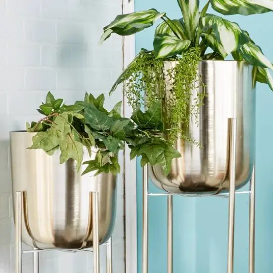 CosmoLiving by Cosmopolitan Silver Metal Tall Glam Planter Set {4}