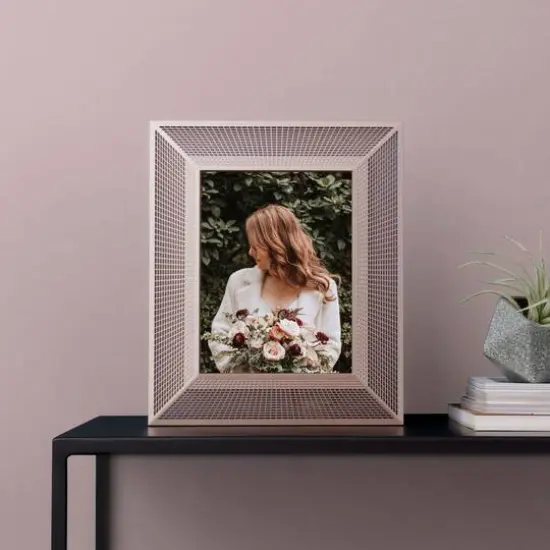 Aura Frames Platinum Rose Smith Frame with Speaker {3}