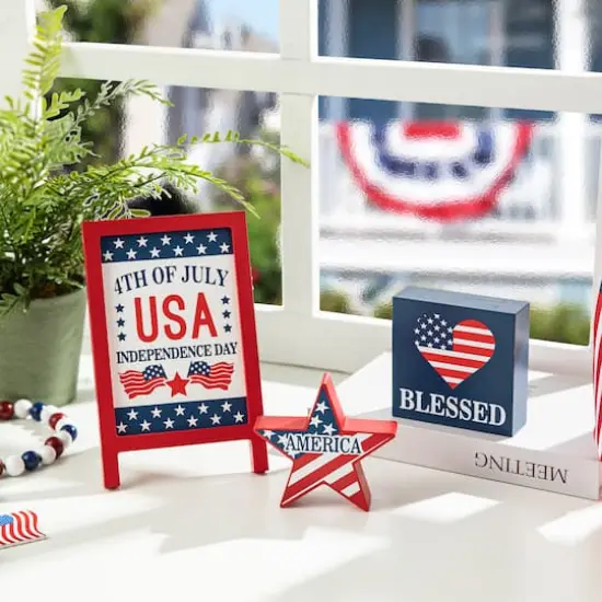Glitzhome&reg; Patriotic Americana Tabletop Sign Set {4}