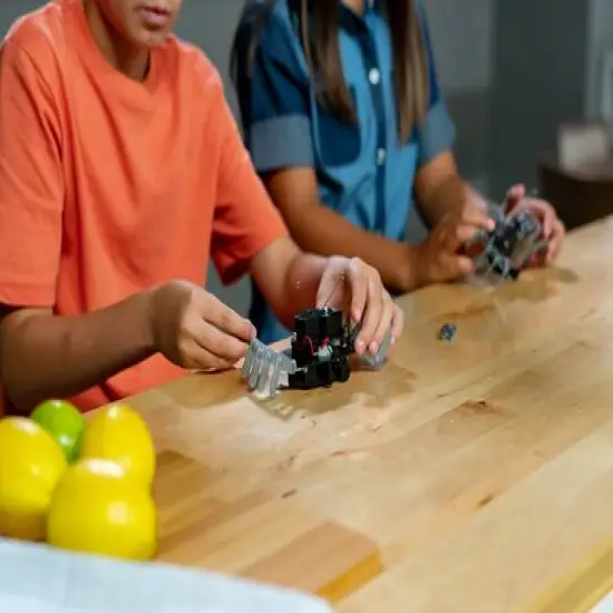 4M KidzRobotix Table Top Robot Science Kit {8}