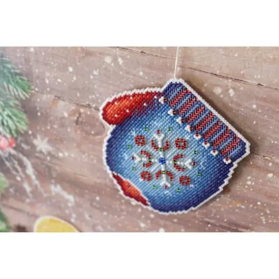 MP Studia Frosty Mitten Plastic Canvas Counted Cross Stitch Kit {4}