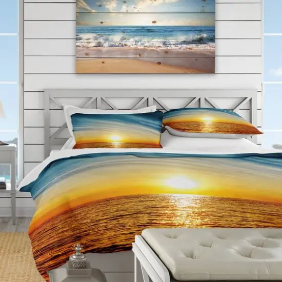 Designart 'Brilliant Texture of Sea Currents' Beach Bedding Set - Duvet Cover & Shams {6}