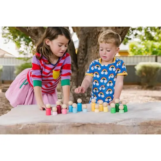 The Freckled Frog Rainbow Families Play Set {5}