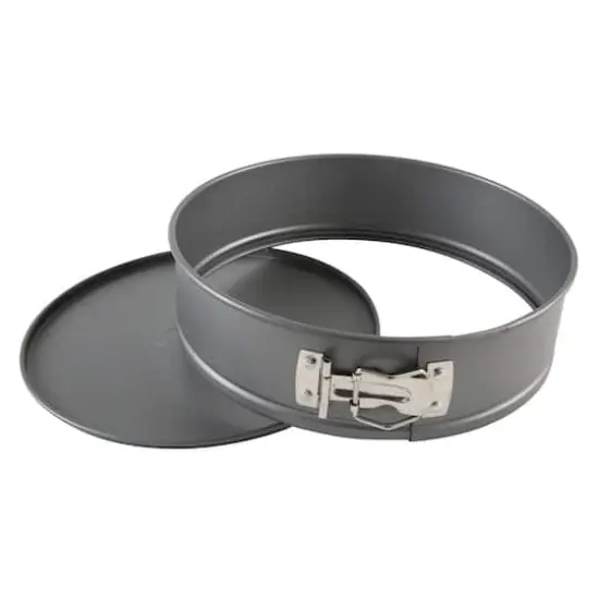 Kitchen Details 9.5" Round Spring Form Pan {3}