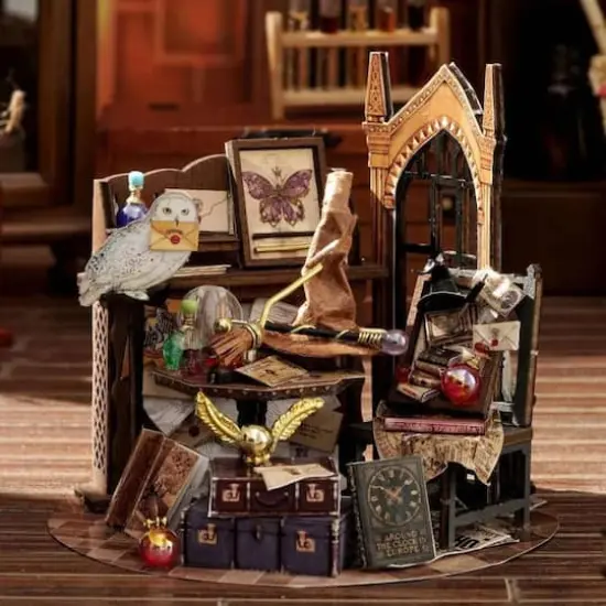 Wizardi Time Magic Miniature Dollhouse Roombox Kit {5}