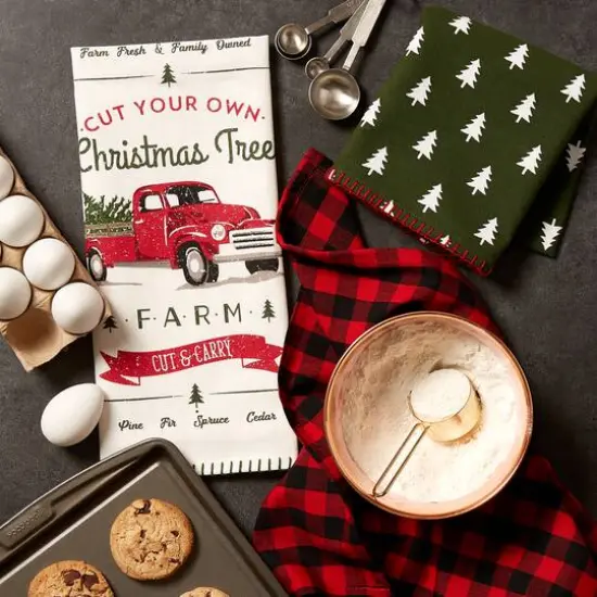 DII&reg; Christmas Truck Dishtowels Set {8}