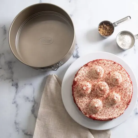 Kitchen Details Pro Series 9.5" Round Spring Form Pan {4}