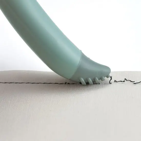 Clover Grip Fit Seam Ripper {5}