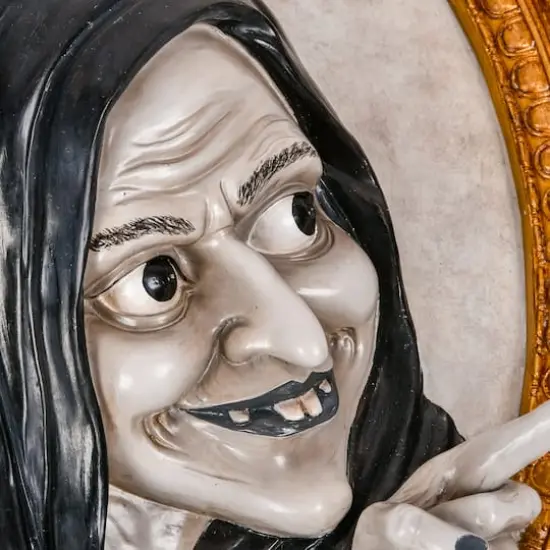 24" Halloween Witch Wall D&eacute;cor {3}