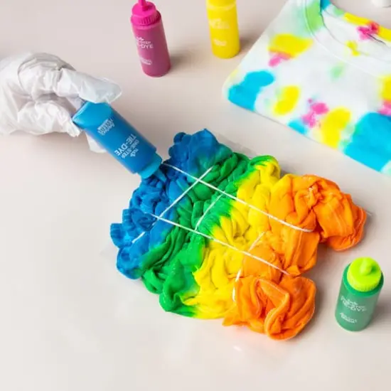 Tulip&reg; 18 Color Glow Tie Dye Kit {4}