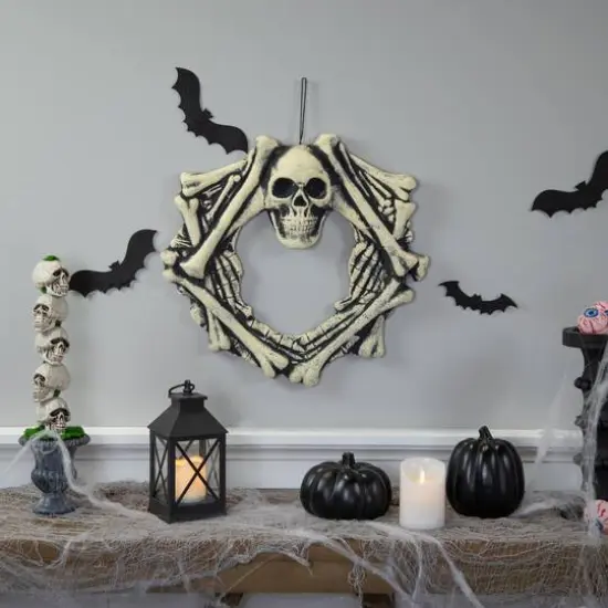 18" Skull Head & Bones Halloween Wreath {3}