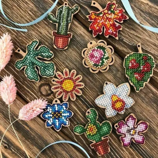 Wonderland Crafts 20 Piece Floral Wooden Embroidery Blanks {5}